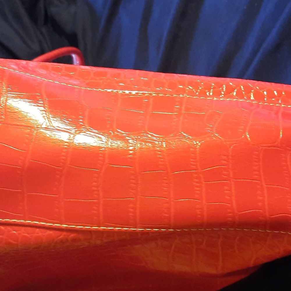 Red tote - Picture 8 of 8